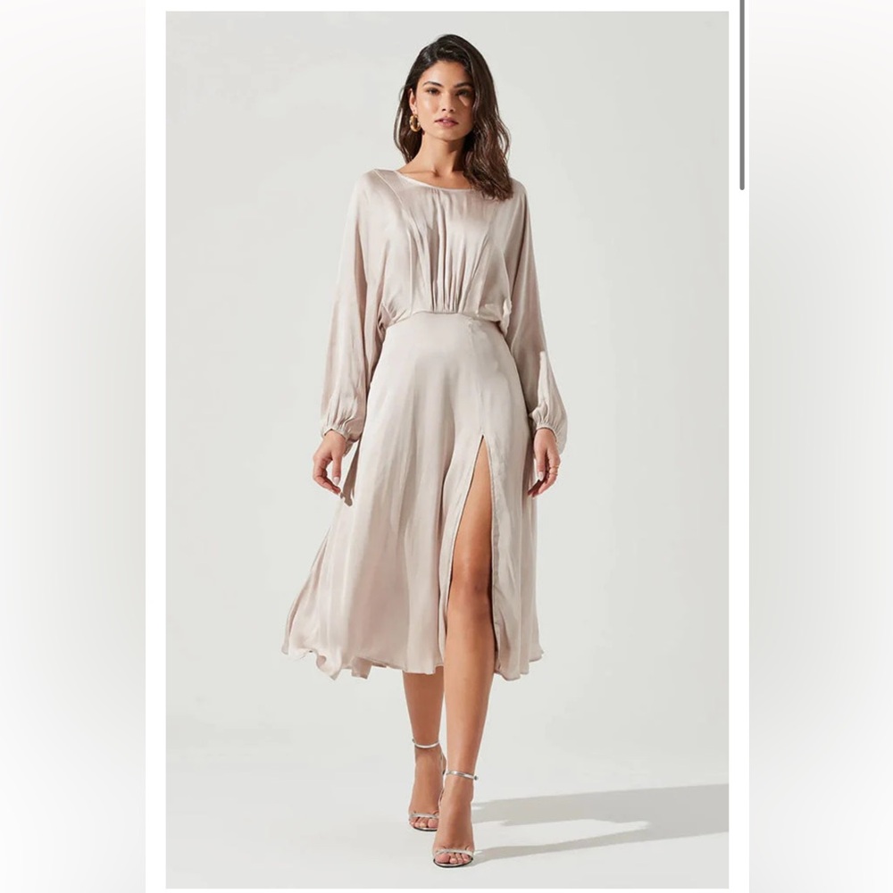 ASTR THE LABEL MARIN DOLMAN SLEEVE MIDI DRESS IN CHAMPAGNE sz small